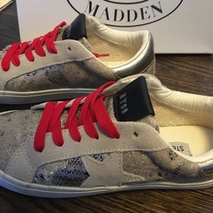 Steve Madden Philosophy 6.5 never worn in box